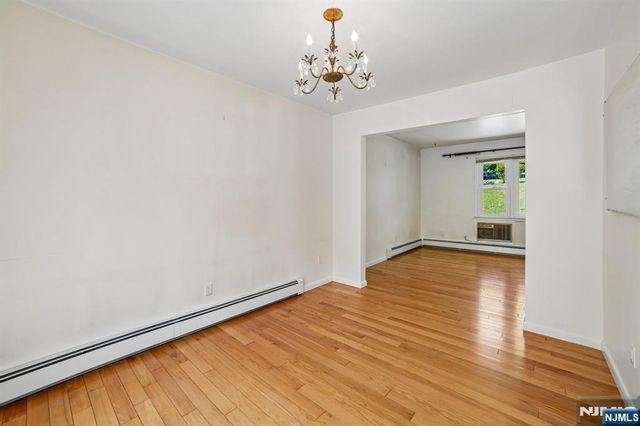75 W Oakland Avenue, Oakland, NJ 07436