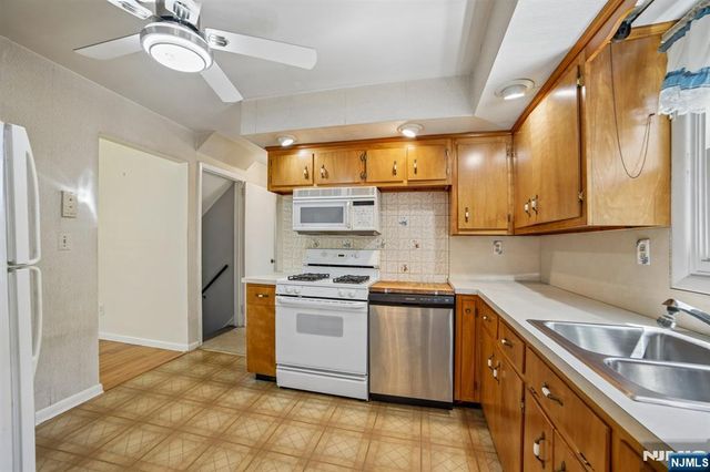 75 W Oakland Avenue, Oakland, NJ 07436