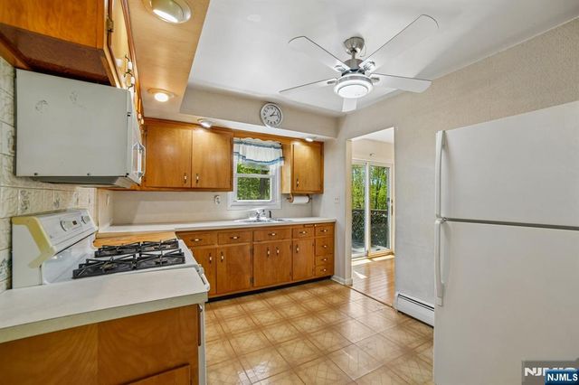 75 W Oakland Avenue, Oakland, NJ 07436