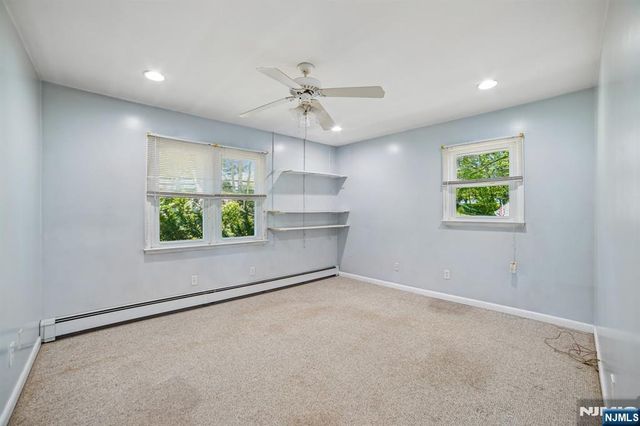 75 W Oakland Avenue, Oakland, NJ 07436