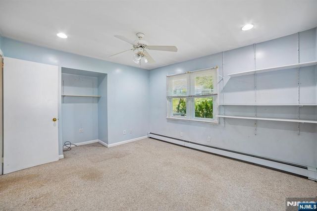 75 W Oakland Avenue, Oakland, NJ 07436