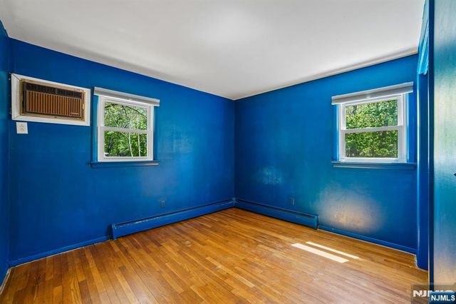 75 W Oakland Avenue, Oakland, NJ 07436