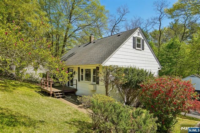 75 W Oakland Avenue, Oakland, NJ 07436