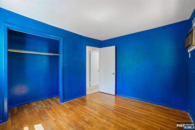 75 W Oakland Avenue, Oakland, NJ 07436
