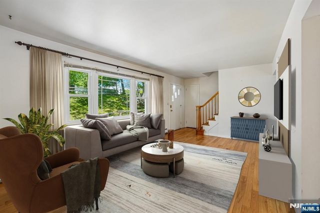 75 W Oakland Avenue, Oakland, NJ 07436
