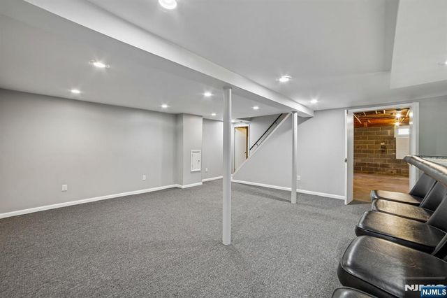 75 W Oakland Avenue, Oakland, NJ 07436