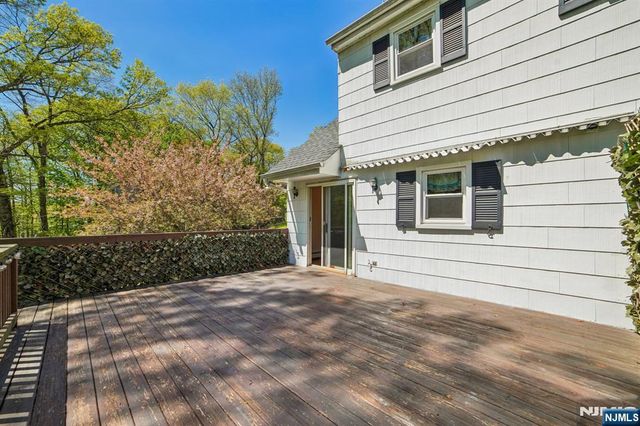 75 W Oakland Avenue, Oakland, NJ 07436