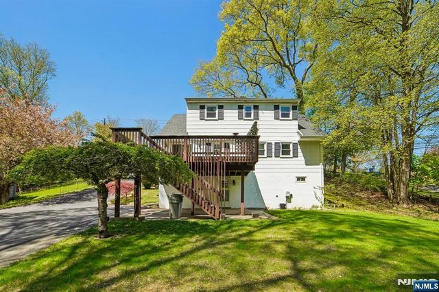 75 W Oakland Avenue, Oakland, NJ 07436