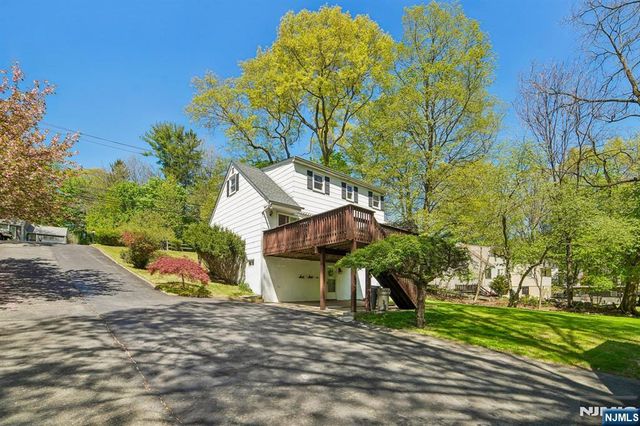75 W Oakland Avenue, Oakland, NJ 07436