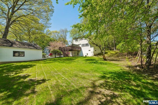 75 W Oakland Avenue, Oakland, NJ 07436