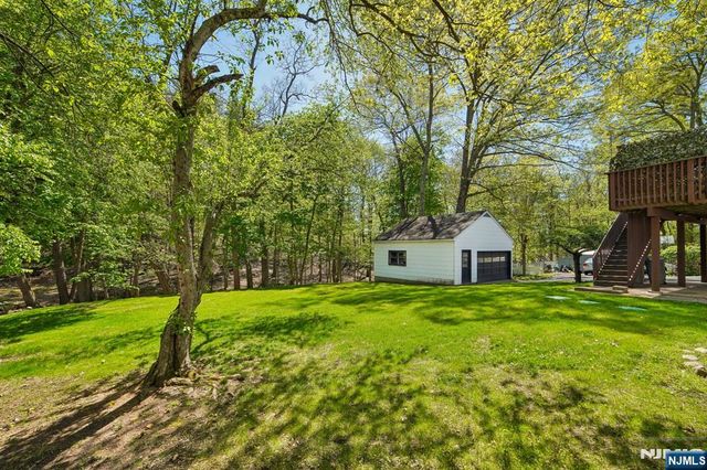 75 W Oakland Avenue, Oakland, NJ 07436