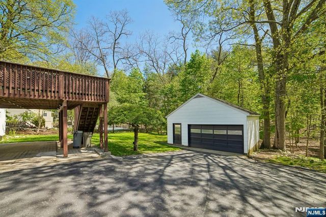 75 W Oakland Avenue, Oakland, NJ 07436