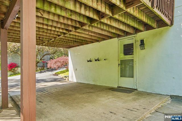 75 W Oakland Avenue, Oakland, NJ 07436