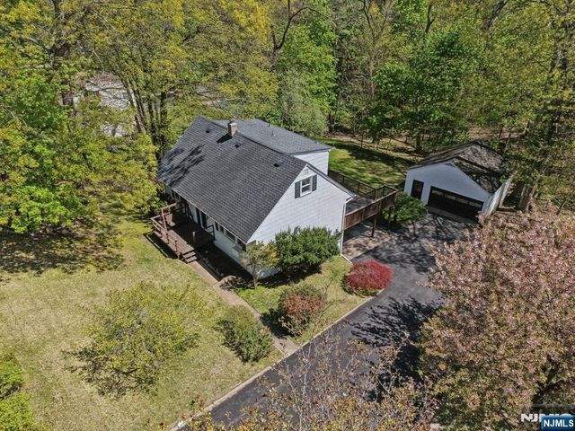 75 W Oakland Avenue, Oakland, NJ 07436