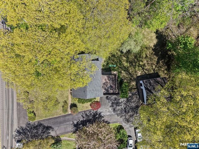 75 W Oakland Avenue, Oakland, NJ 07436