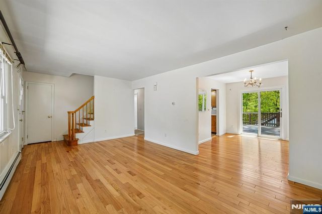75 W Oakland Avenue, Oakland, NJ 07436