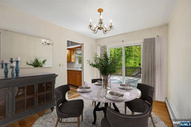 75 W Oakland Avenue, Oakland, NJ 07436