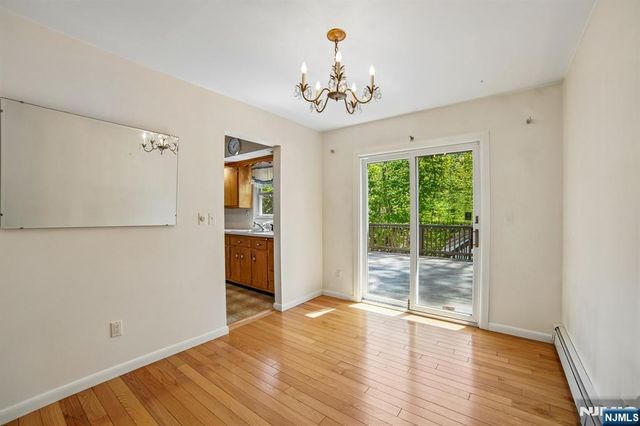 75 W Oakland Avenue, Oakland, NJ 07436