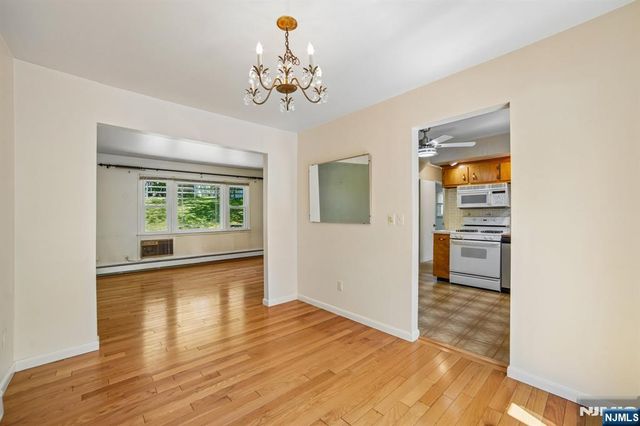 75 W Oakland Avenue, Oakland, NJ 07436
