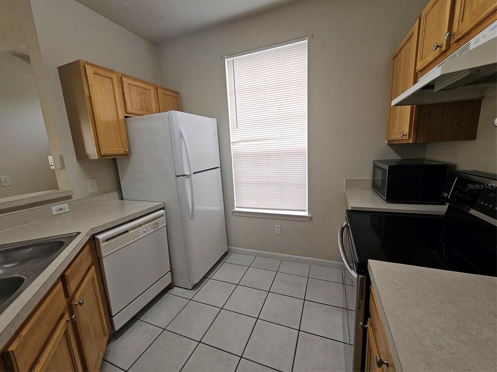 Image 9 of property listing at 9005 LEE VISTA BOULEVARD 1803, Orlando, FL 32829