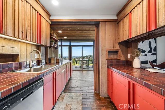 10951 Hunting Horn Drive, North Tustin, CA 92705