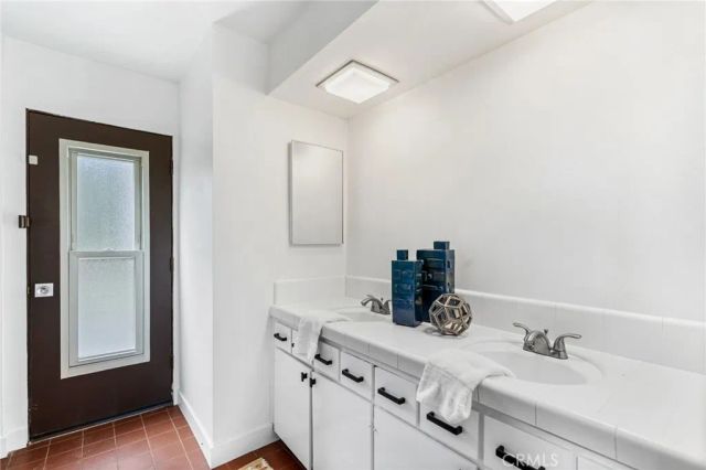 10951 Hunting Horn Drive, North Tustin, CA 92705