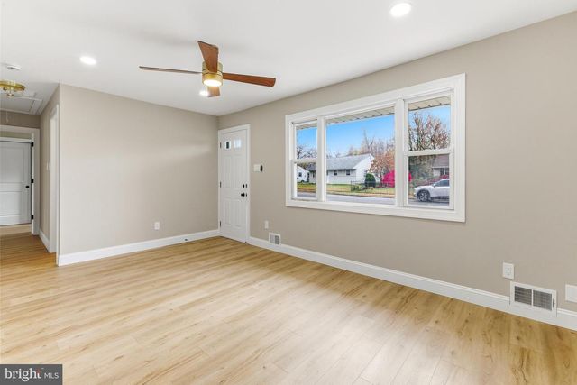 170 S DENNIS DR, Clayton, NJ 08312