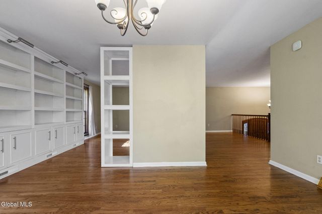 5 Mara Drive, North Greenbush, NY 12144