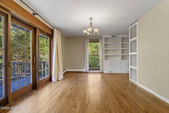 5 Mara Drive, North Greenbush, NY 12144