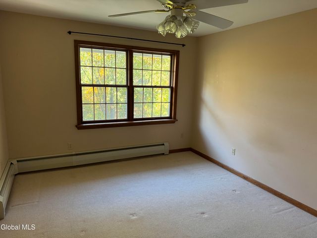 5 Mara Drive, North Greenbush, NY 12144