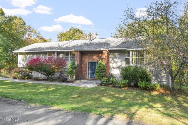 5 Mara Drive, North Greenbush, NY 12144