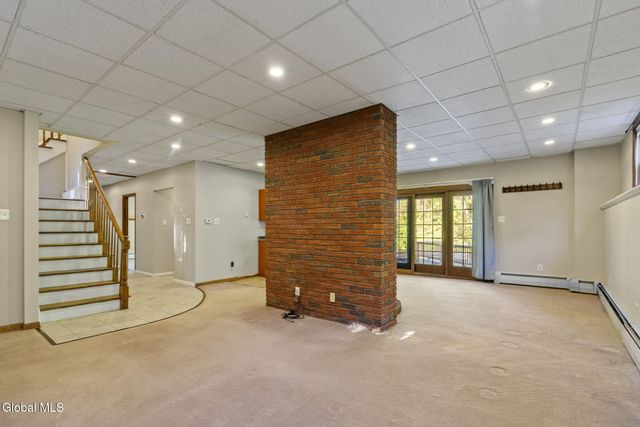 5 Mara Drive, North Greenbush, NY 12144