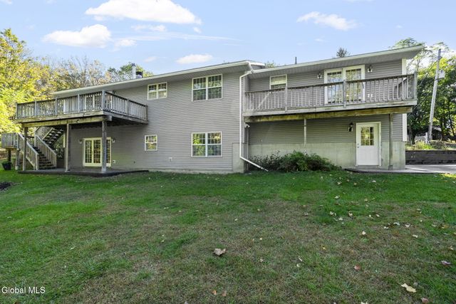 5 Mara Drive, North Greenbush, NY 12144