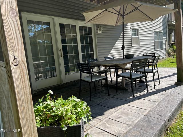 5 Mara Drive, North Greenbush, NY 12144