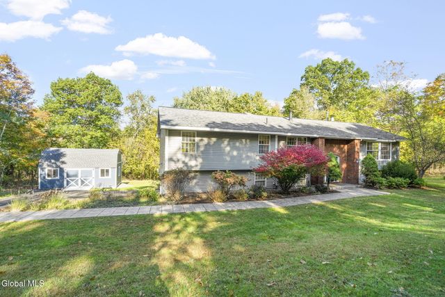 5 Mara Drive, North Greenbush, NY 12144