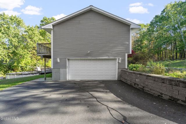 5 Mara Drive, North Greenbush, NY 12144