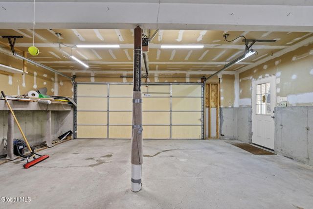 5 Mara Drive, North Greenbush, NY 12144