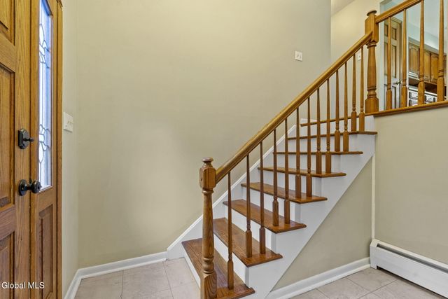 5 Mara Drive, North Greenbush, NY 12144