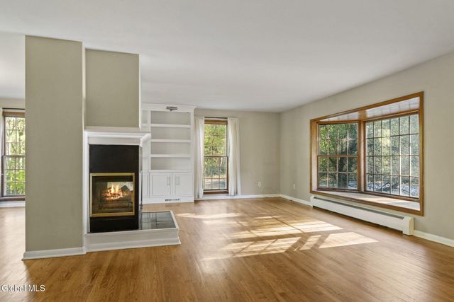 5 Mara Drive, North Greenbush, NY 12144