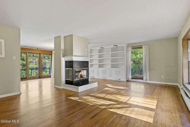 5 Mara Drive, North Greenbush, NY 12144