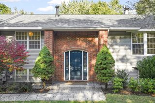 5 Mara Drive, North Greenbush, NY 12144