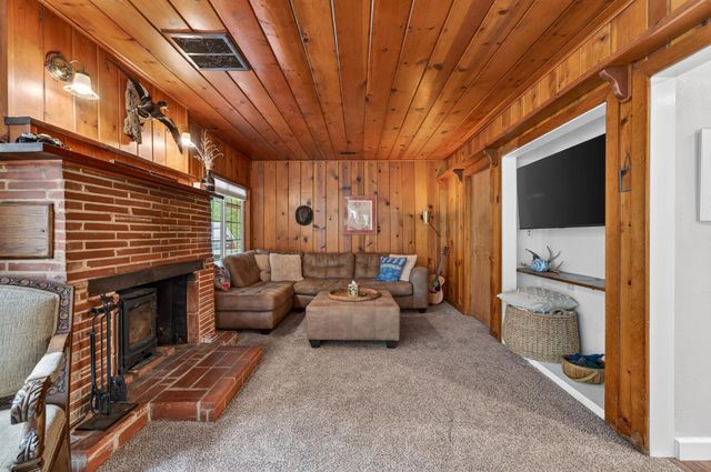 13940 Lower Colfax Rd, Grass Valley, CA 95945