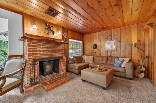 13940 Lower Colfax Rd, Grass Valley, CA 95945