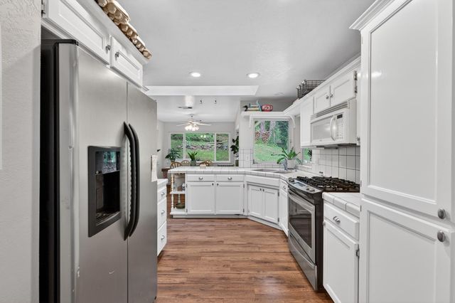 13940 Lower Colfax Rd, Grass Valley, CA 95945