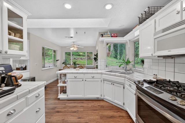 13940 Lower Colfax Rd, Grass Valley, CA 95945