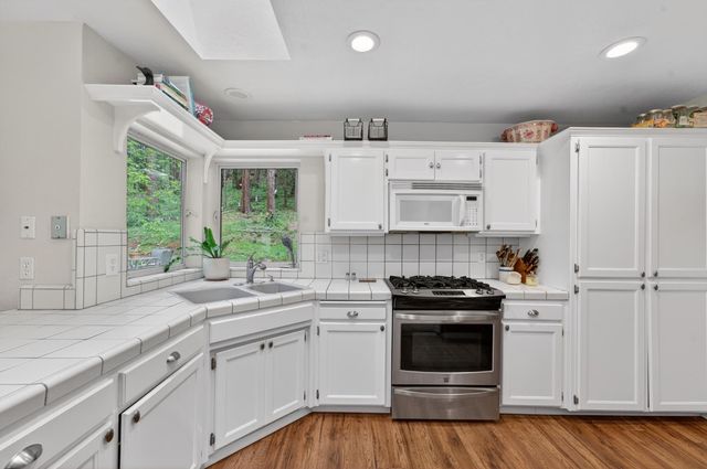 13940 Lower Colfax Rd, Grass Valley, CA 95945