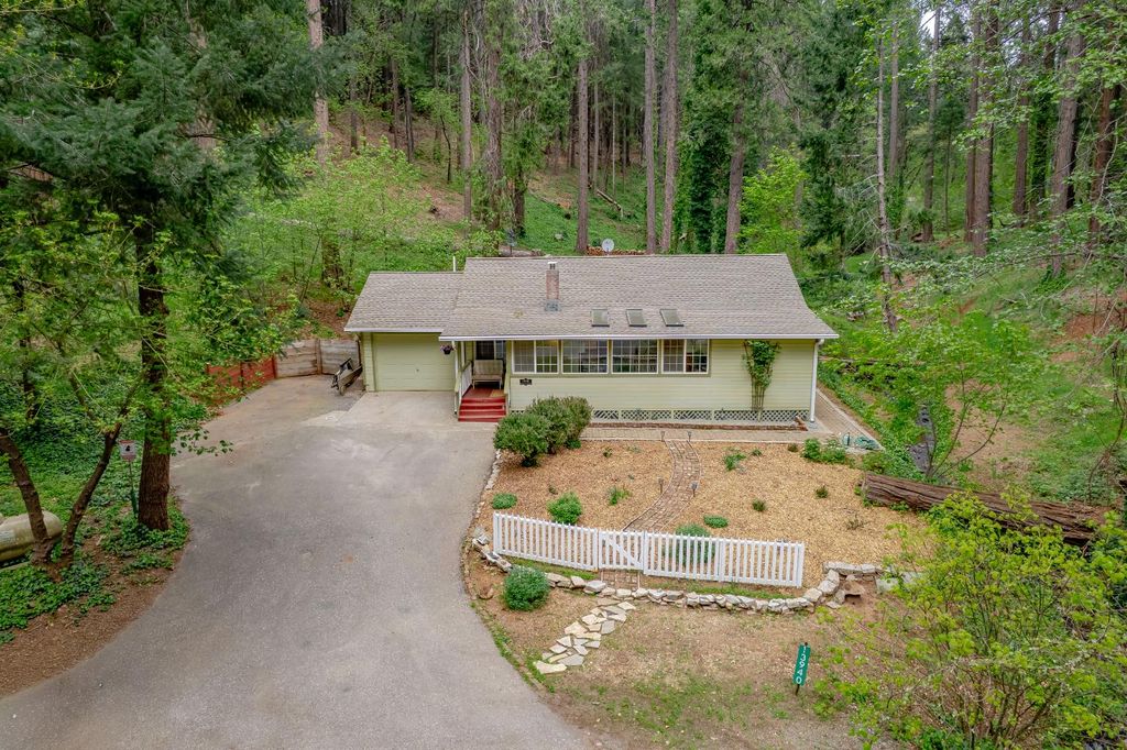 13940 Lower Colfax Rd, Grass Valley, CA 95945