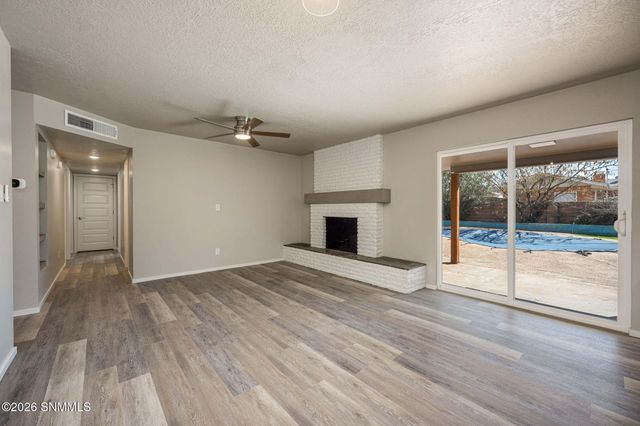 2702 Claude Dove Drive, Las Cruces, NM 88011