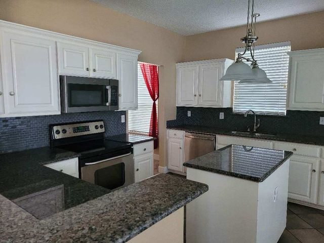 4902 Landrun Lane, Arlington, TX 76017