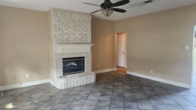 4902 Landrun Lane, Arlington, TX 76017